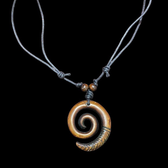 New Zealand necklace Maori pendant Spiral Kor Choker Retro
Bohemian - Picture 3 of 8